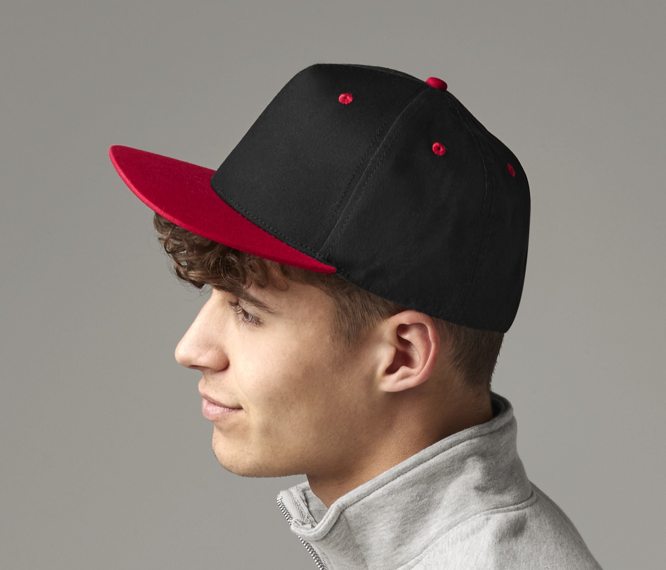 Casquette 5 pans avec visière contrastée
