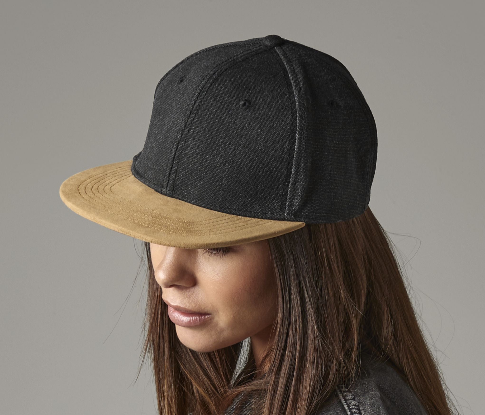 Casquette avec visière effet daim