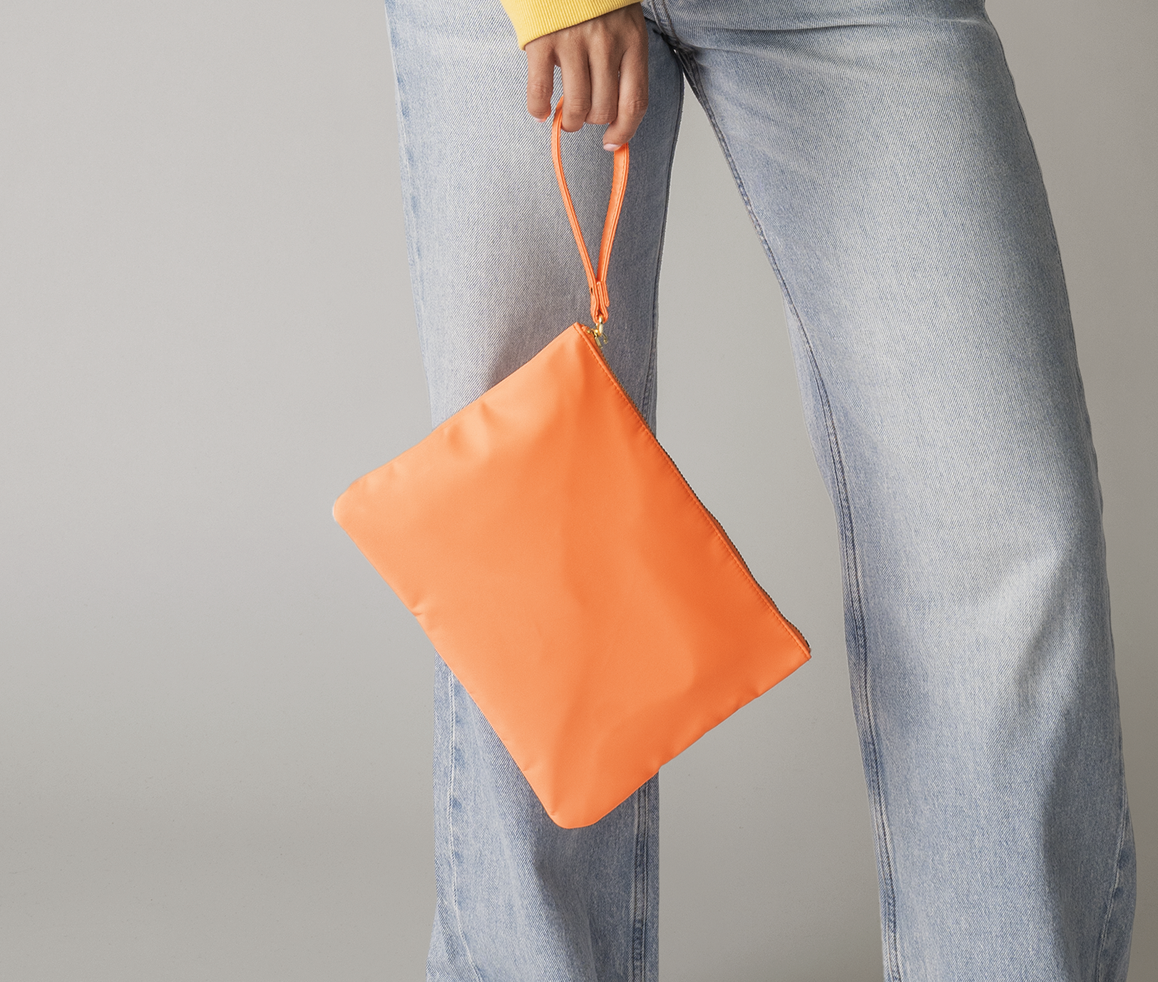 Pochette avec dragonne aux couleurs pops