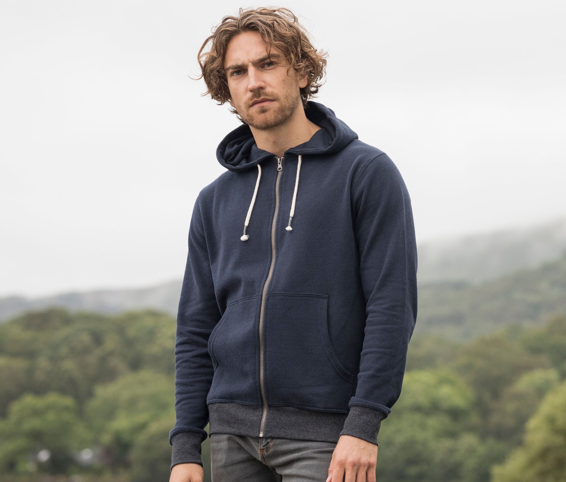 Sweat capuche zippé en coton recyclés