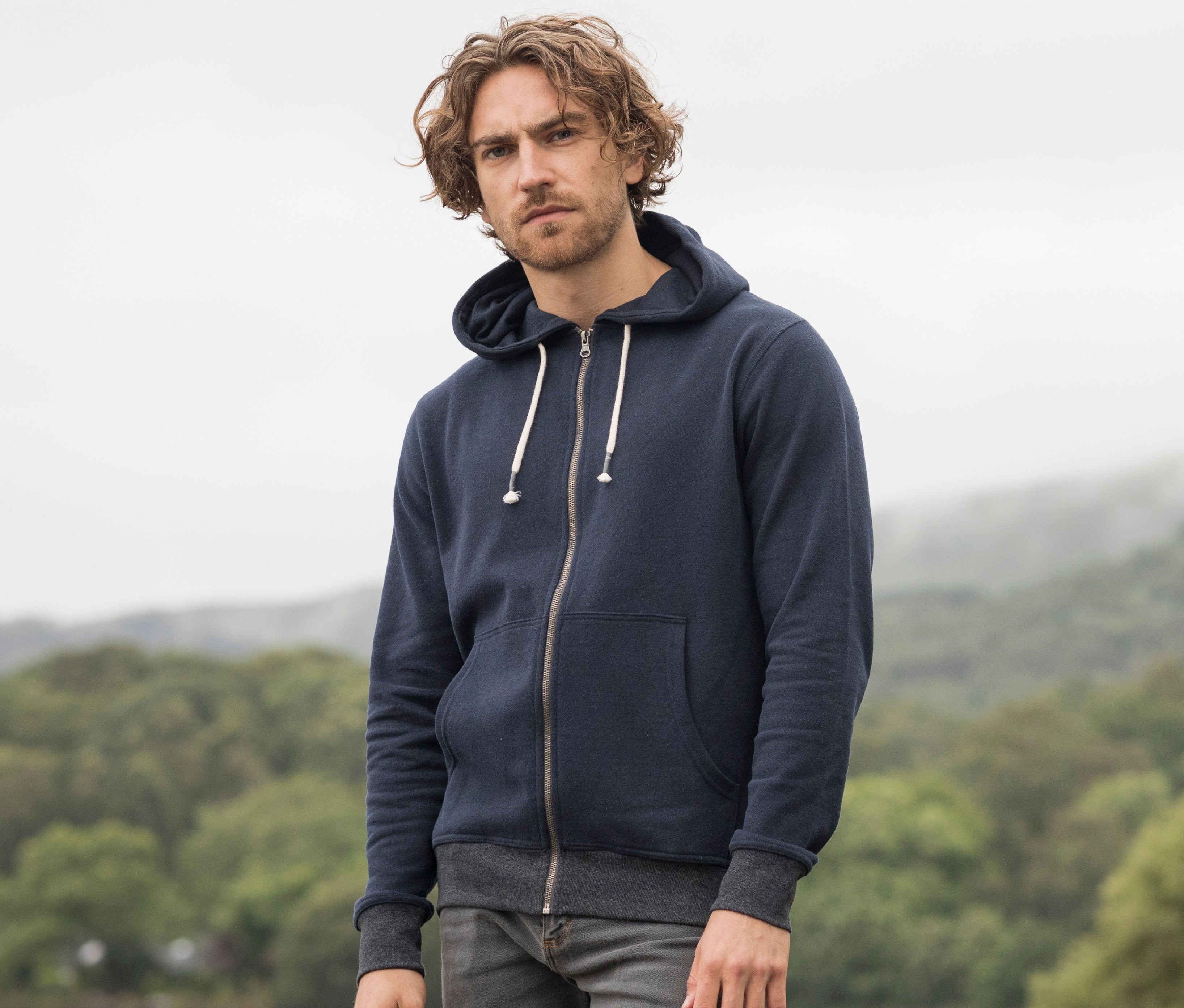 Sweat capuche zippé en coton recyclés