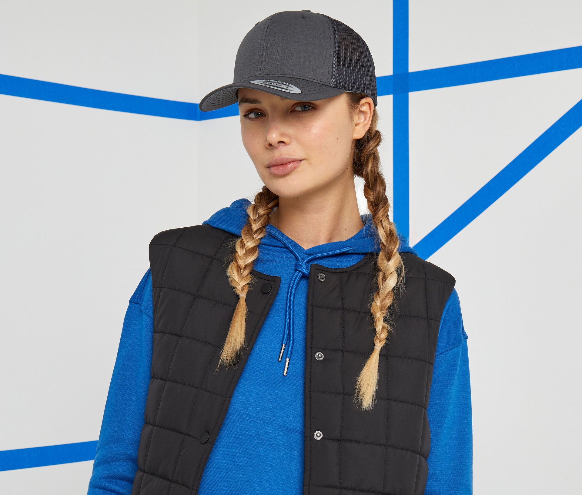Casquette visière incurvée style trucker