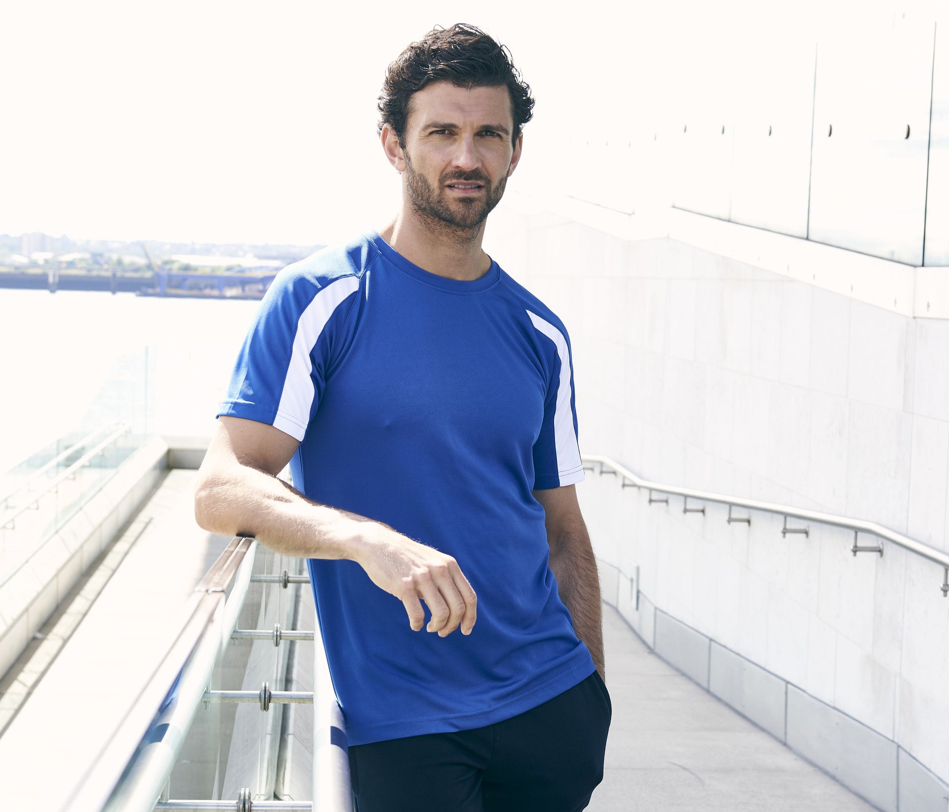 Tee-shirt de sport contrasté Neoteric™