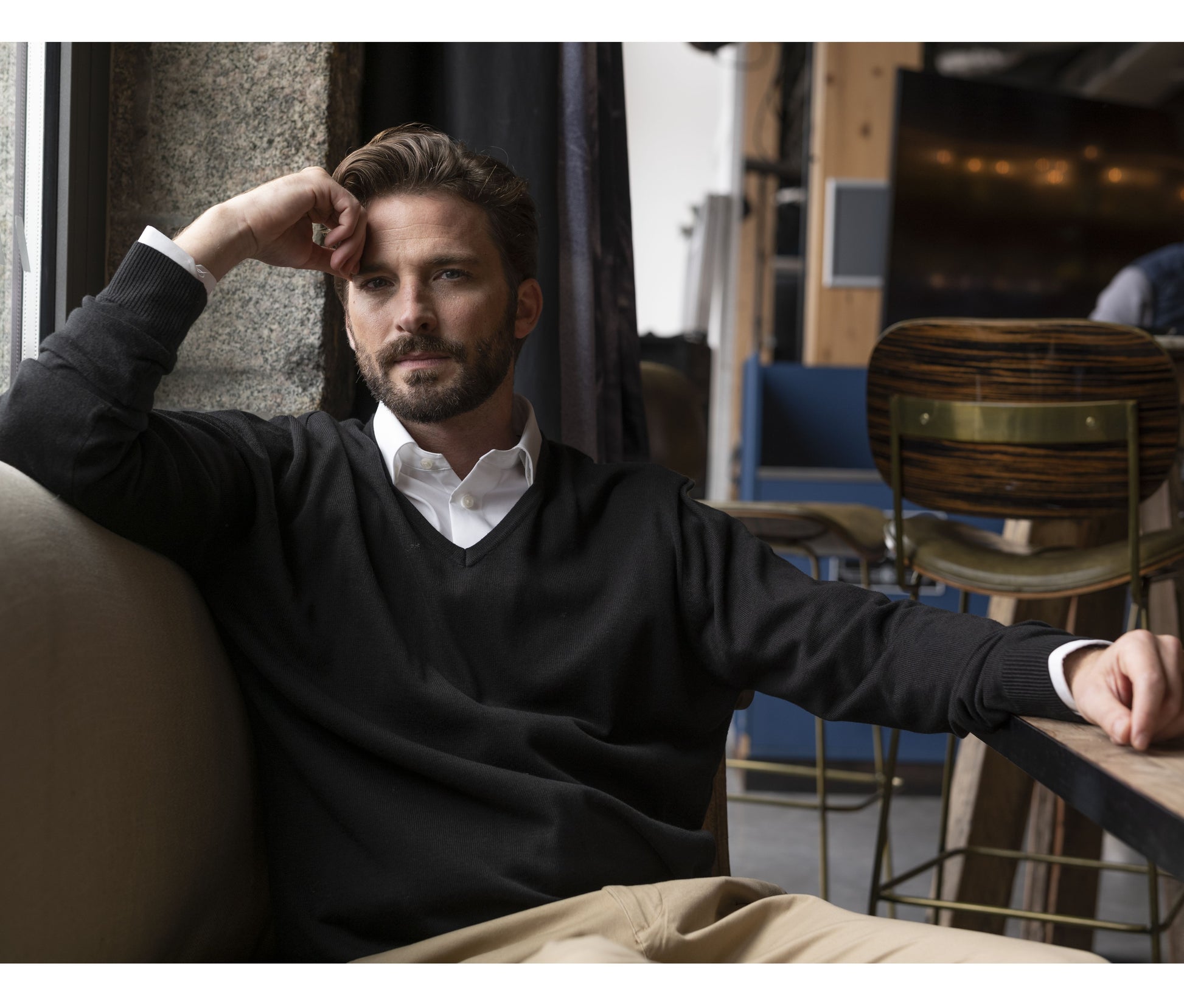 Pull col V homme