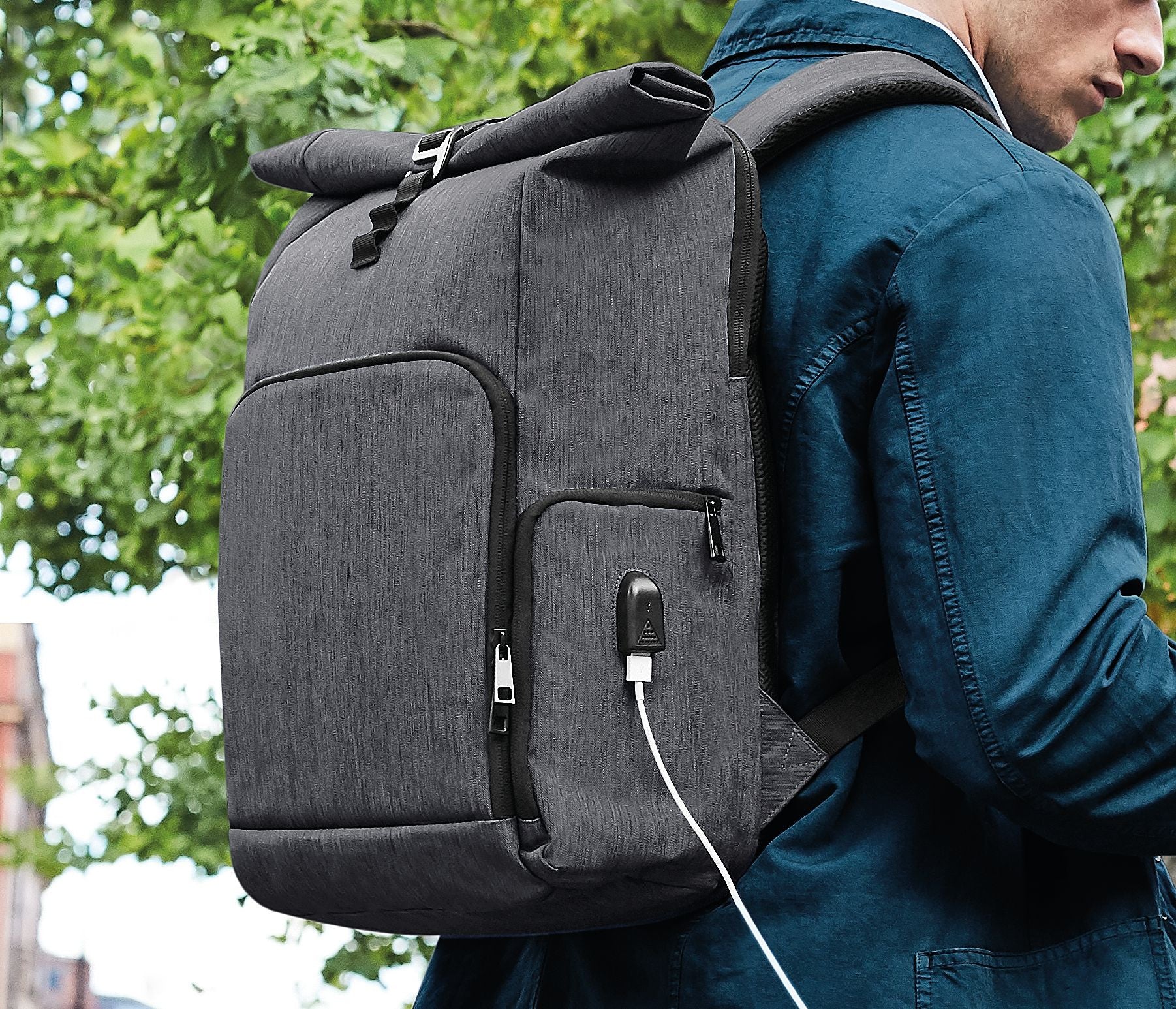 Sac à dos avec rabat enroulable et chargeur Q-Tech