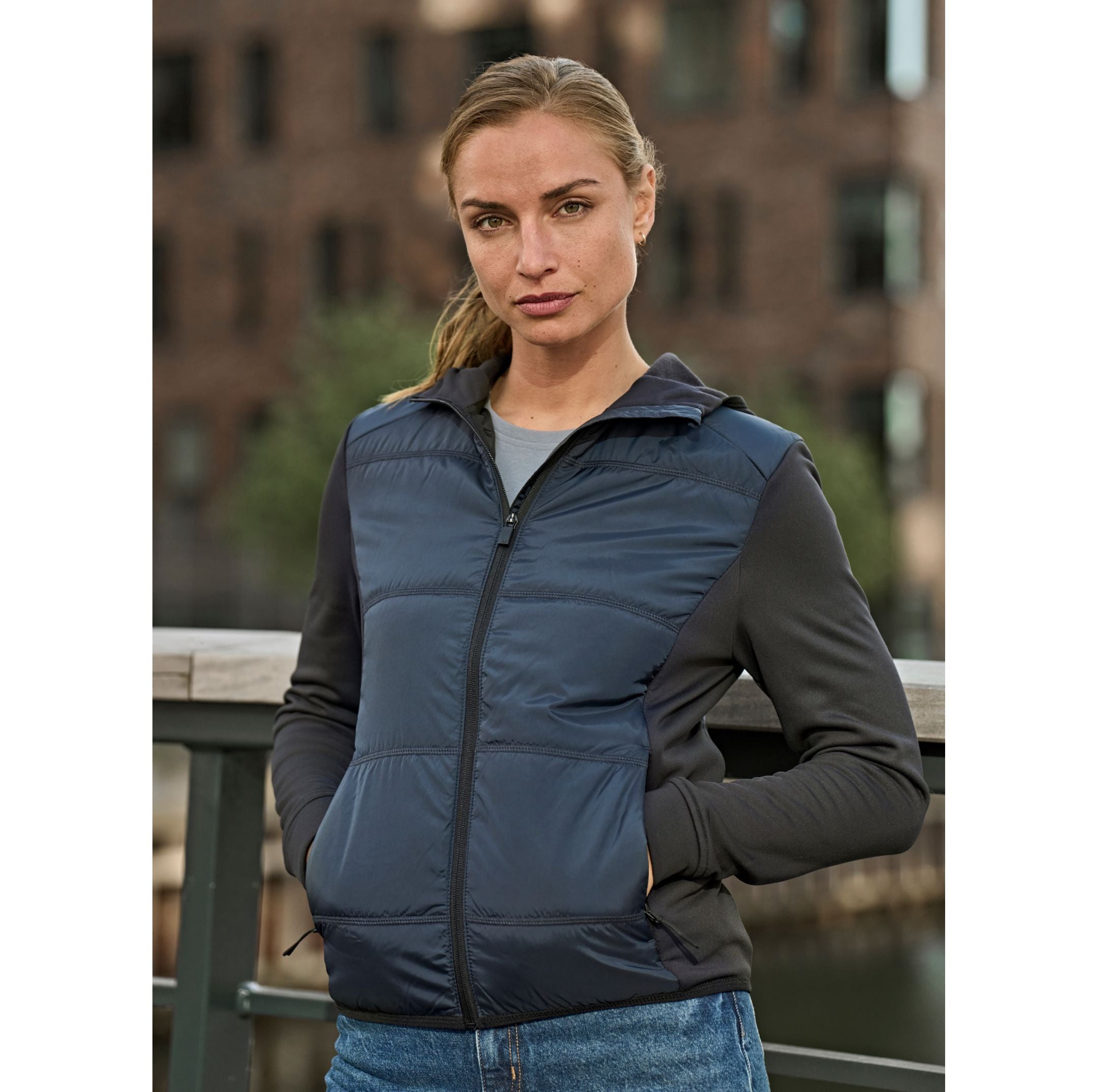 Veste bi-matière à capuche femme