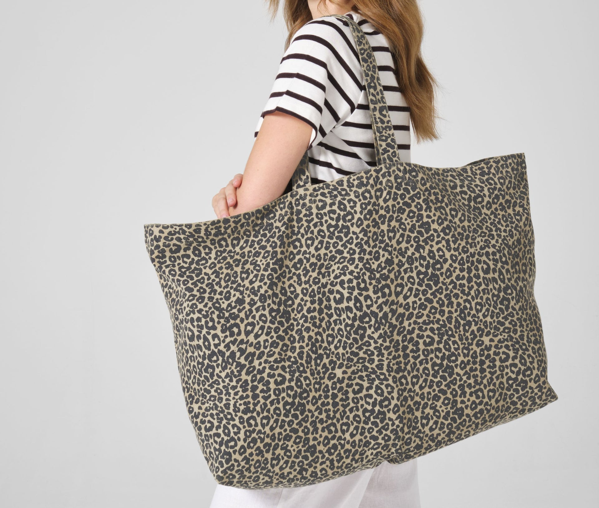 Sac shopping grand volume léopard