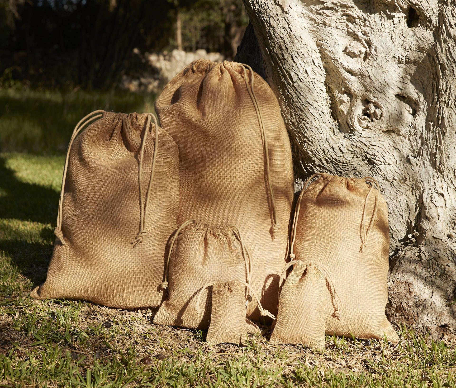 Sac avec cordon en toile de jute
