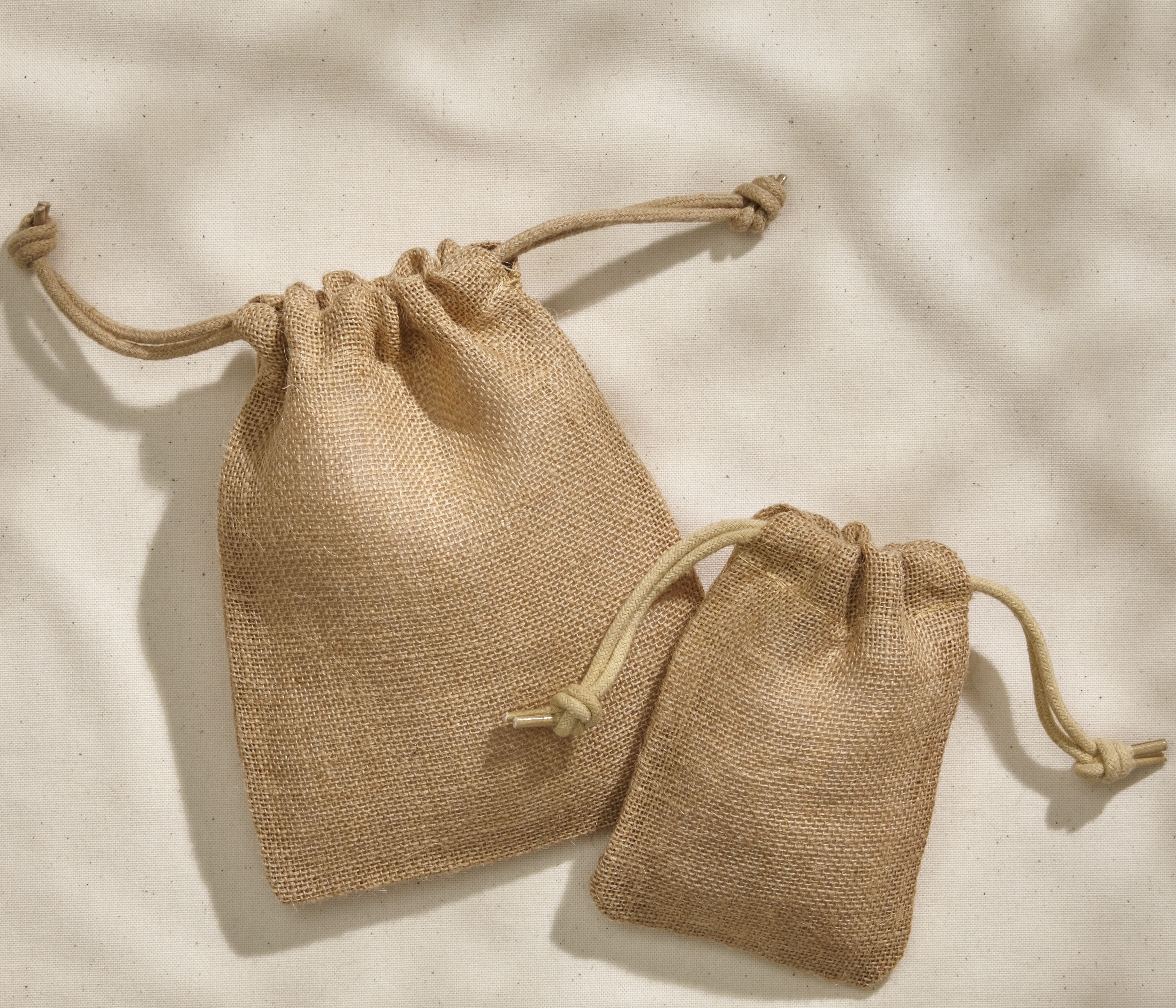 Sac avec cordon en toile de jute